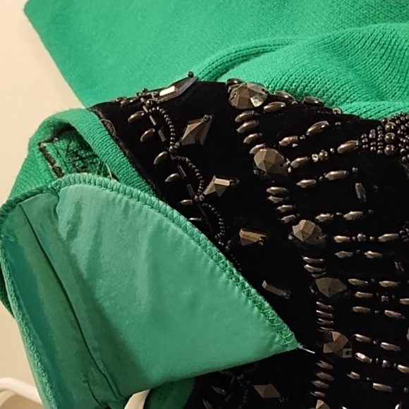 Vintage Regency By Joyce True Green Sweater Beading on Black Velvet Neckline - Picture 10 of 11